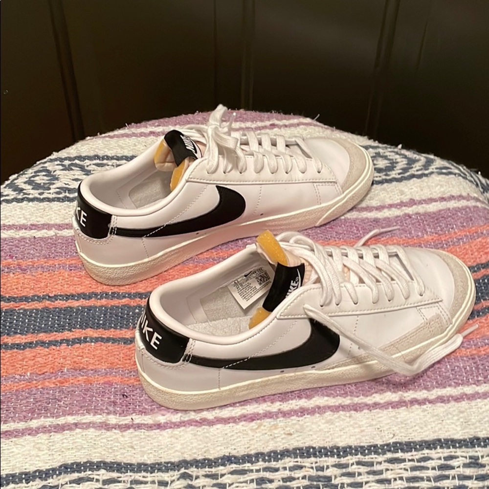Nike Low Blazers